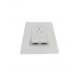 LLAVE ARMADA TOMACORRIENTE 10A TOMA USB DOBLE BLANCO BAUHAUS TAPA